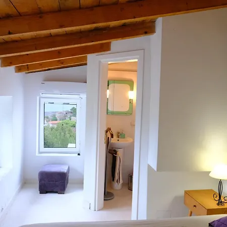 Les De Villa Qeparo