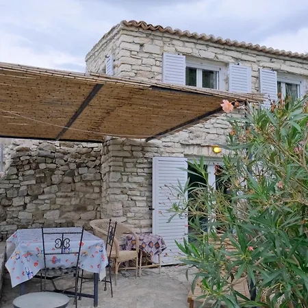 Villa Les De Qeparo